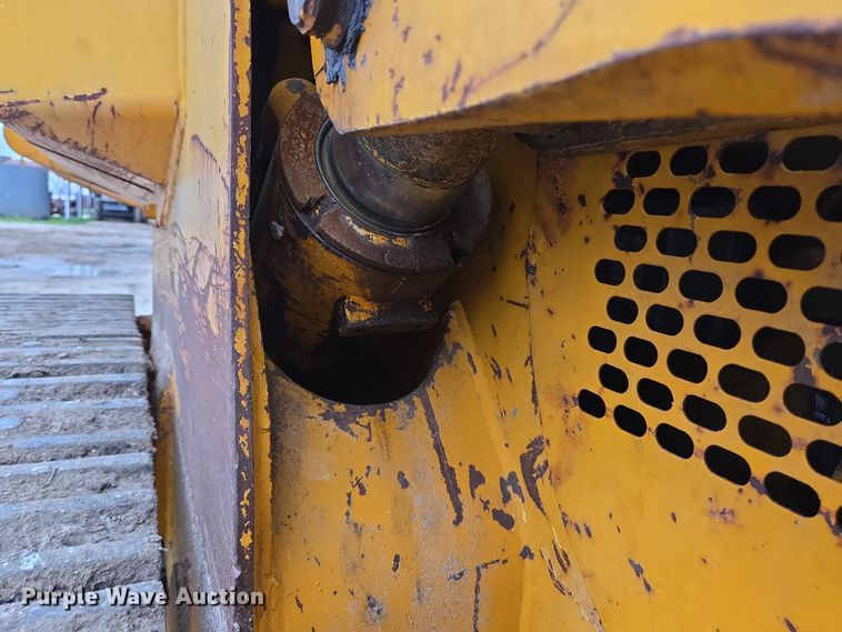 image for item DV1270 1977 John Deere 755 track loader