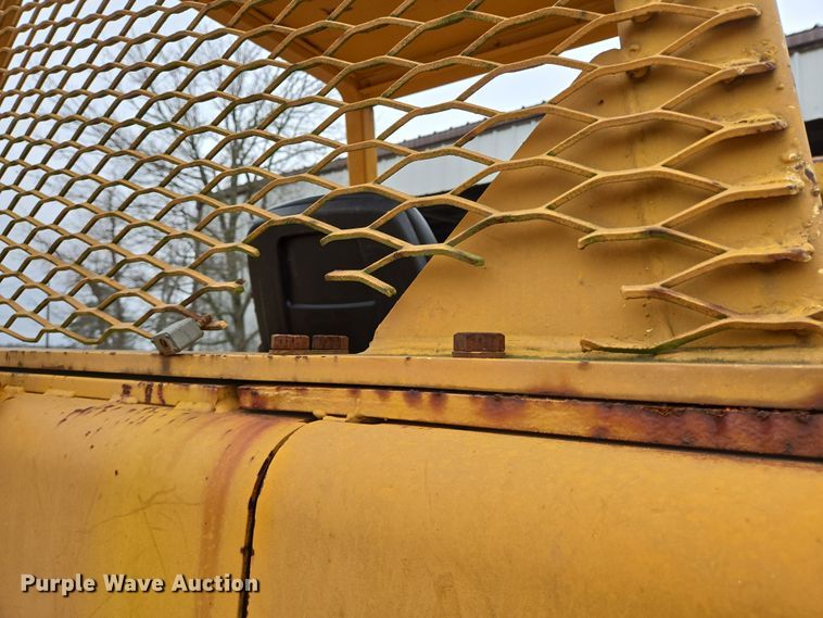 image for item DV1270 1977 John Deere 755 track loader