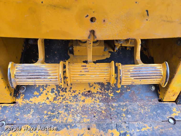 image for item DV1270 1977 John Deere 755 track loader