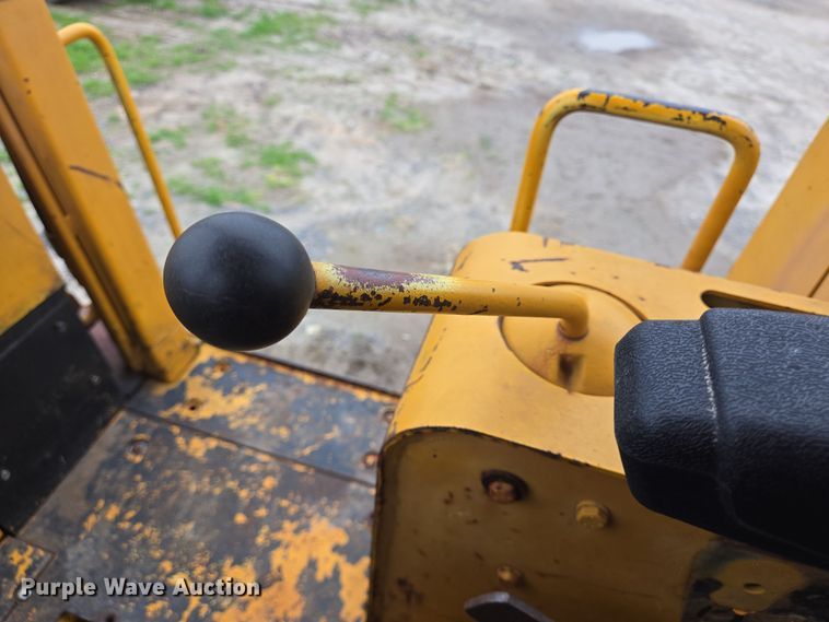 image for item DV1270 1977 John Deere 755 track loader