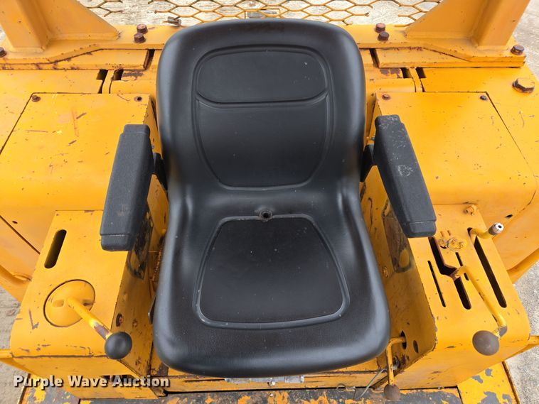 image for item DV1270 1977 John Deere 755 track loader