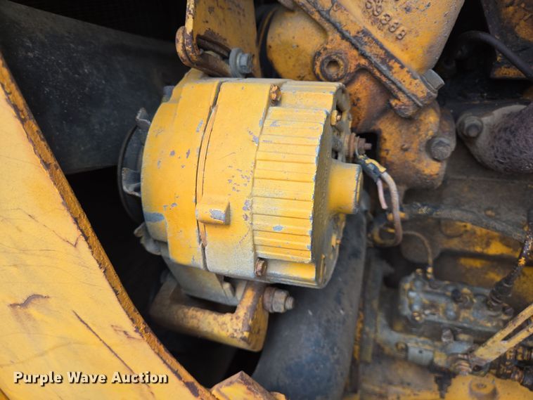 image for item DV1270 1977 John Deere 755 track loader