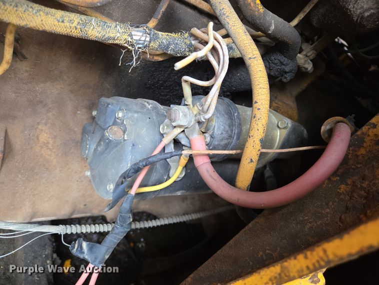 image for item DV1270 1977 John Deere 755 track loader