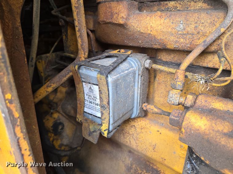 image for item DV1270 1977 John Deere 755 track loader