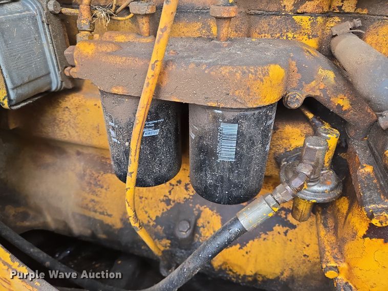 image for item DV1270 1977 John Deere 755 track loader