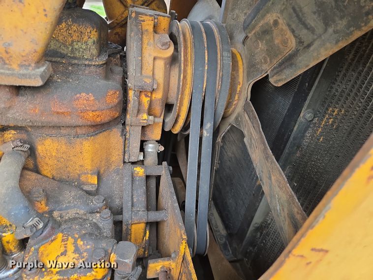 image for item DV1270 1977 John Deere 755 track loader