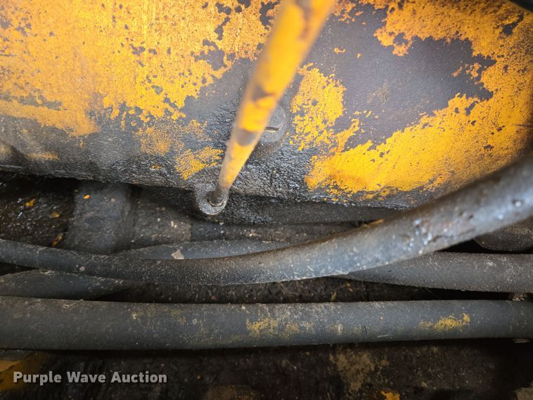 image for item DV1270 1977 John Deere 755 track loader