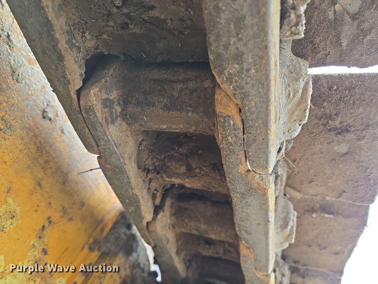 image for item DV1270 1977 John Deere 755 track loader