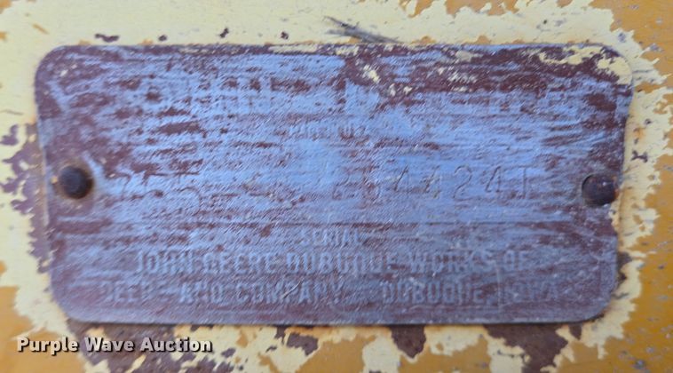 image for item DV1270 1977 John Deere 755 track loader