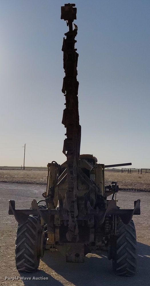 image for item DV6670 Vermeer  M-470 trencher