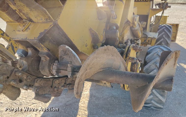 image for item DV6670 Vermeer  M-470 trencher