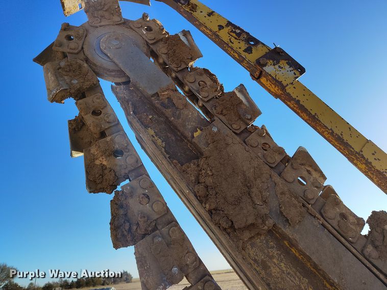 image for item DV6670 Vermeer  M-470 trencher