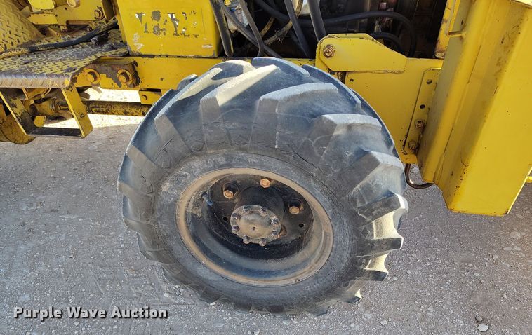 image for item DV6670 Vermeer  M-470 trencher