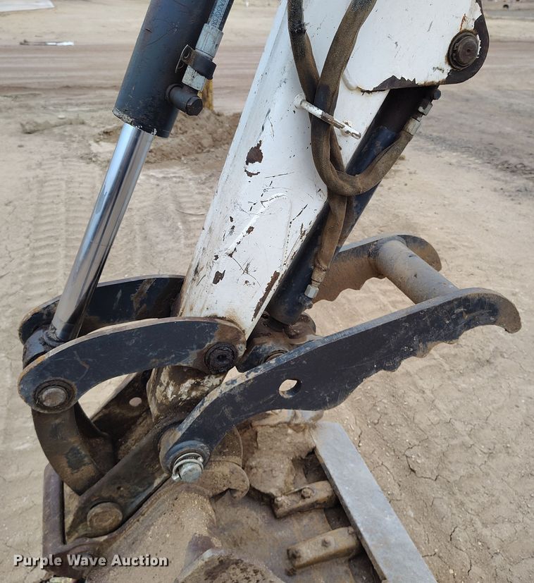 image for item DV6680 2006 Bobcat 430 ZHS mini excavator