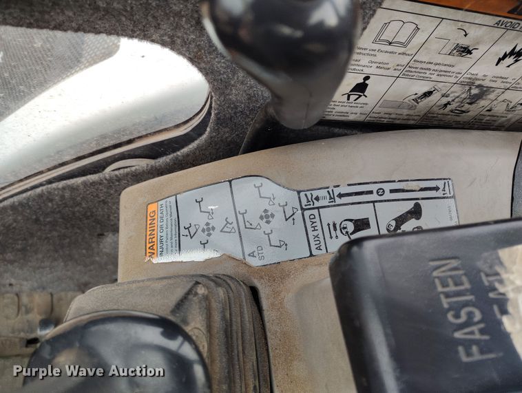 image for item DV6680 2006 Bobcat 430 ZHS mini excavator