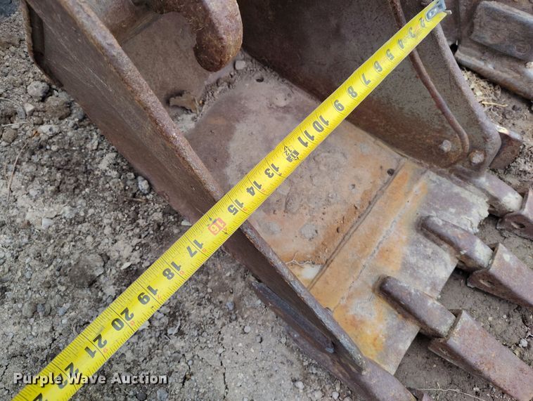 image for item DV6680 2006 Bobcat 430 ZHS mini excavator