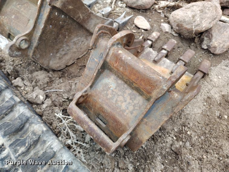 image for item DV6680 2006 Bobcat 430 ZHS mini excavator