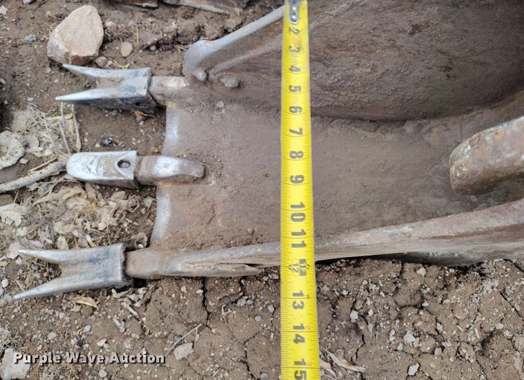 image for item DV6680 2006 Bobcat 430 ZHS mini excavator