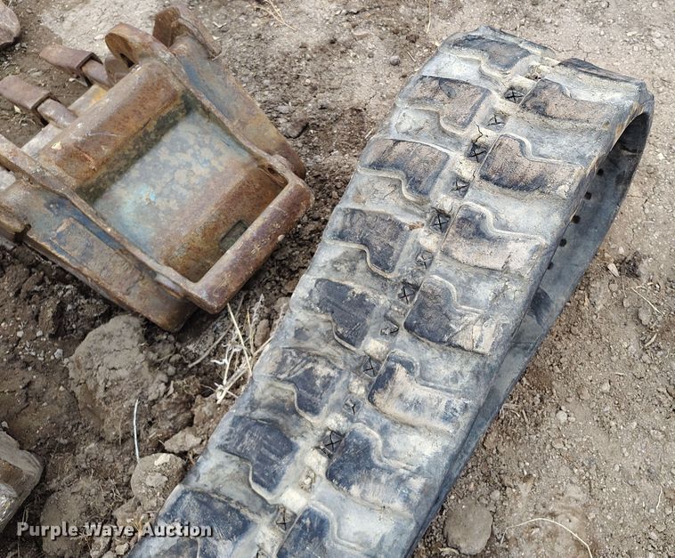 image for item DV6680 2006 Bobcat 430 ZHS mini excavator