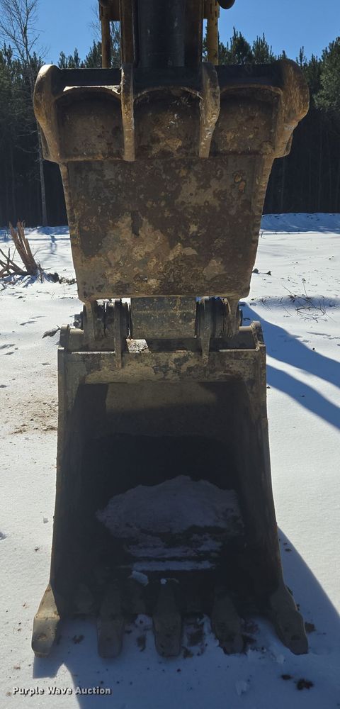 image for item DW1801 2017 Caterpillar 323F L excavator