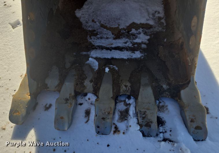 image for item DW1801 2017 Caterpillar 323F L excavator