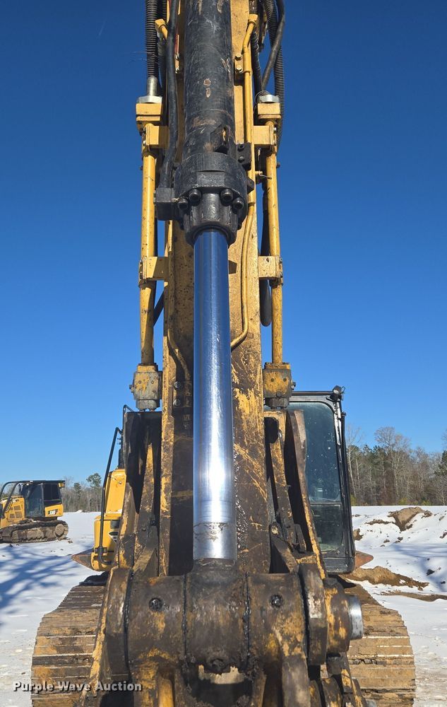 image for item DW1801 2017 Caterpillar 323F L excavator