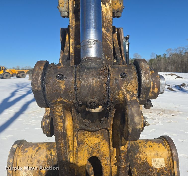 image for item DW1801 2017 Caterpillar 323F L excavator