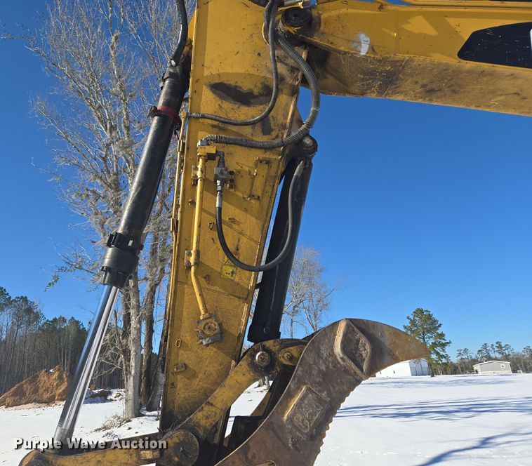 image for item DW1801 2017 Caterpillar 323F L excavator