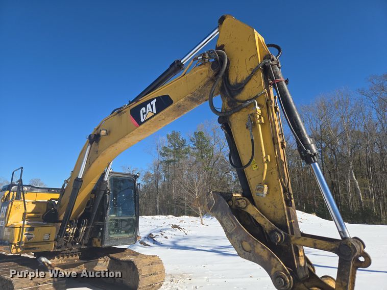 image for item DW1801 2017 Caterpillar 323F L excavator