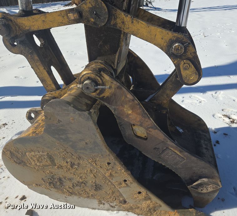 image for item DW1801 2017 Caterpillar 323F L excavator