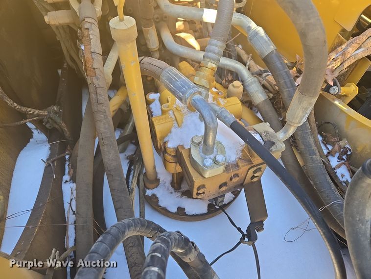 image for item DW1801 2017 Caterpillar 323F L excavator