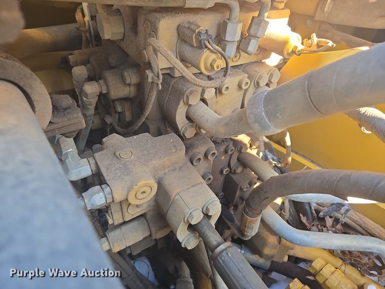 image for item DW1801 2017 Caterpillar 323F L excavator