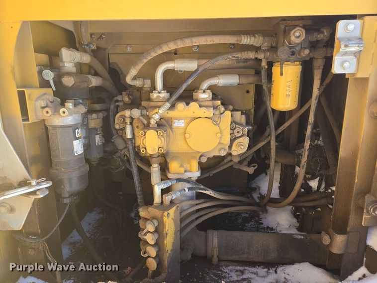 image for item DW1801 2017 Caterpillar 323F L excavator