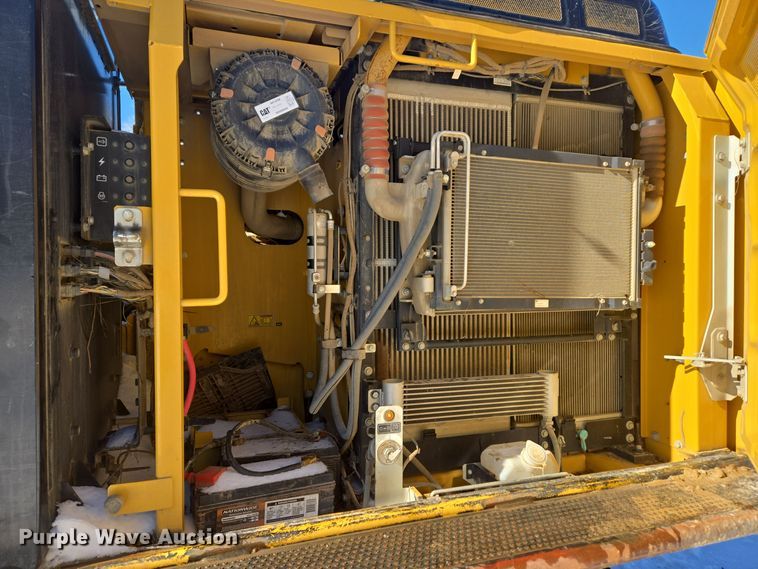 image for item DW1801 2017 Caterpillar 323F L excavator