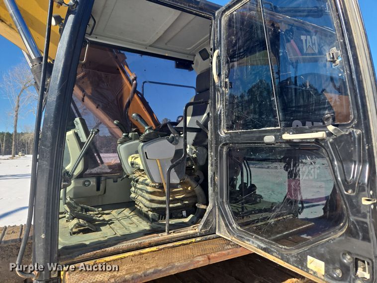 image for item DW1801 2017 Caterpillar 323F L excavator