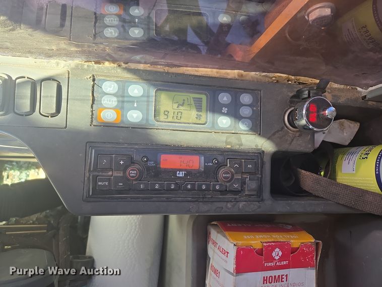 image for item DW1801 2017 Caterpillar 323F L excavator