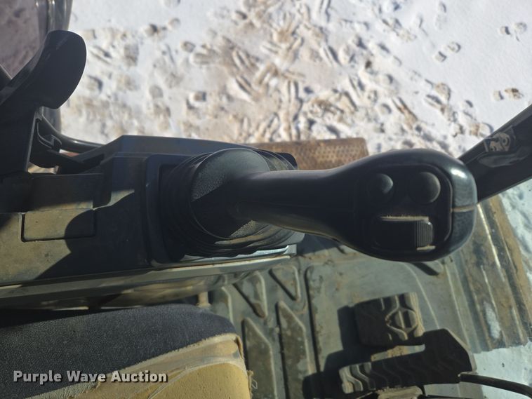 image for item DW1801 2017 Caterpillar 323F L excavator