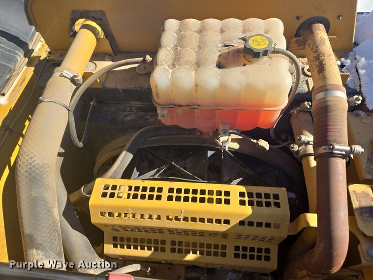 image for item DW1801 2017 Caterpillar 323F L excavator