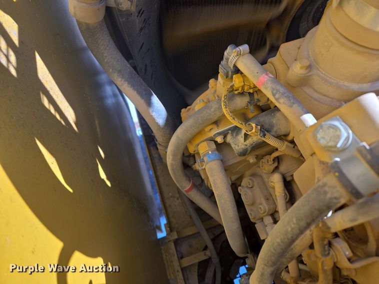 image for item DW1801 2017 Caterpillar 323F L excavator