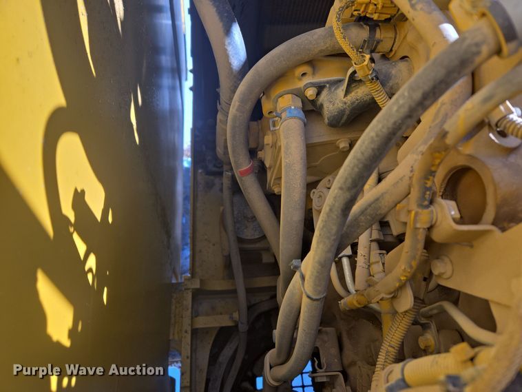 image for item DW1801 2017 Caterpillar 323F L excavator