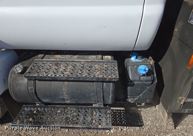 image for item DW1834 2011 Ford F750 Super Duty XL utility / service truck