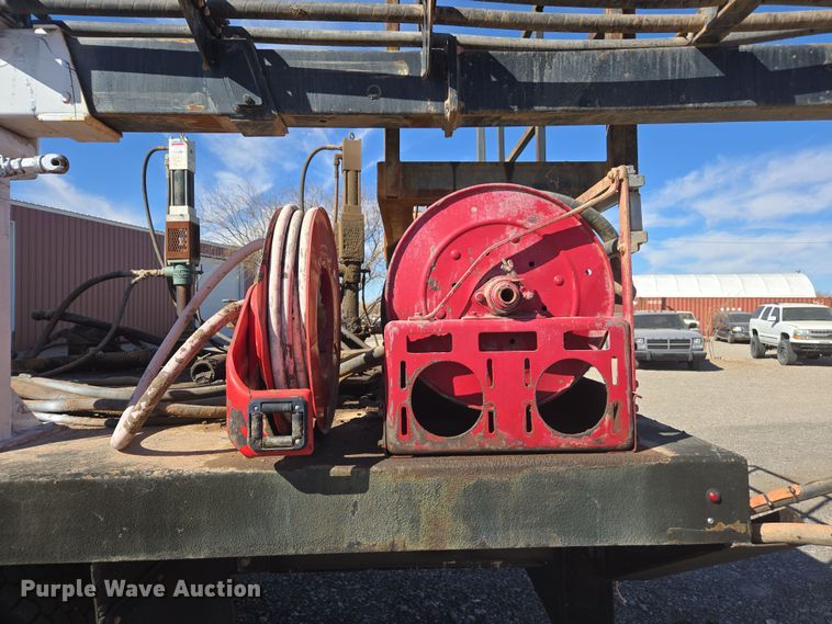 image for item DW1834 2011 Ford F750 Super Duty XL utility / service truck