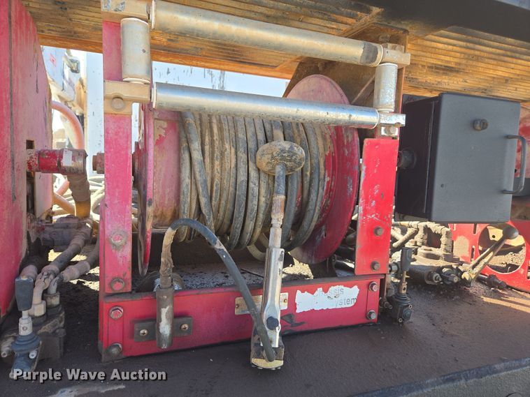 image for item DW1834 2011 Ford F750 Super Duty XL utility / service truck