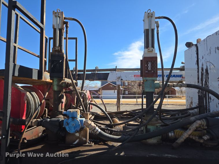 image for item DW1834 2011 Ford F750 Super Duty XL utility / service truck