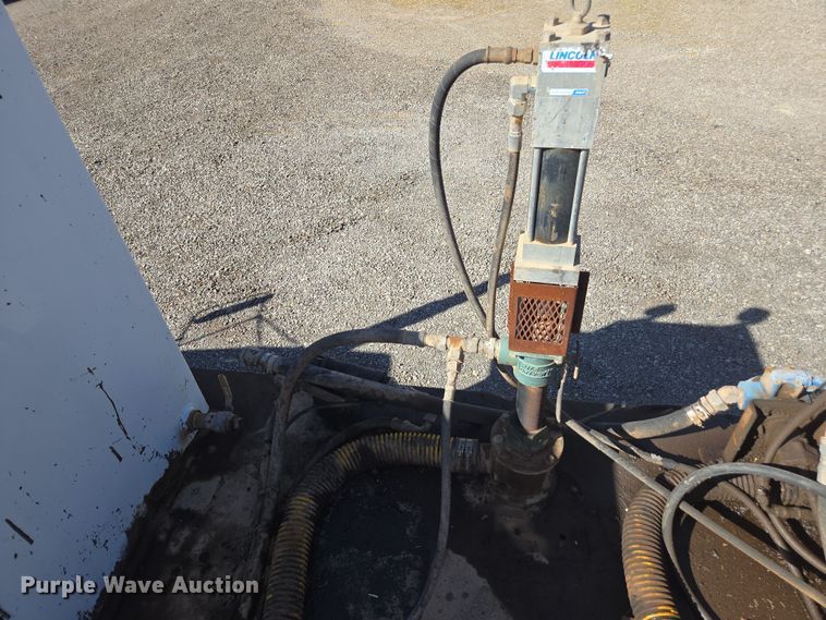 image for item DW1834 2011 Ford F750 Super Duty XL utility / service truck