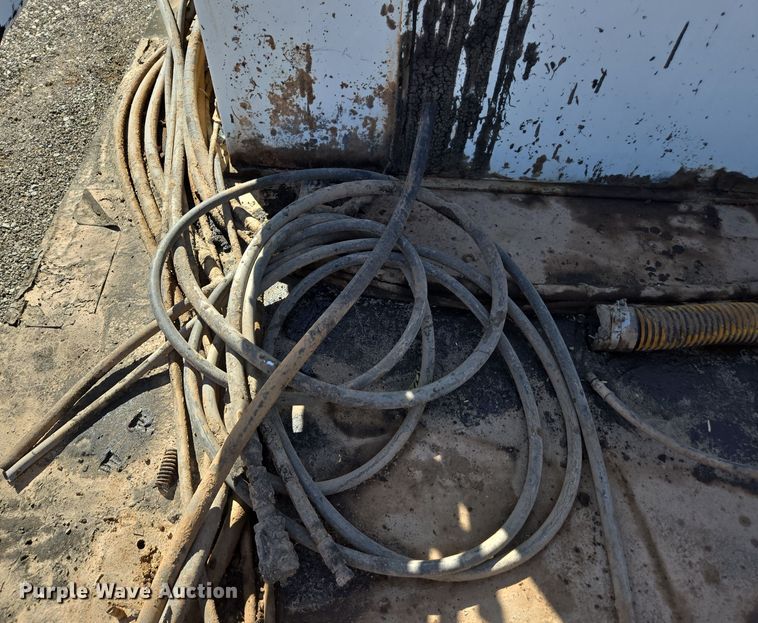 image for item DW1834 2011 Ford F750 Super Duty XL utility / service truck