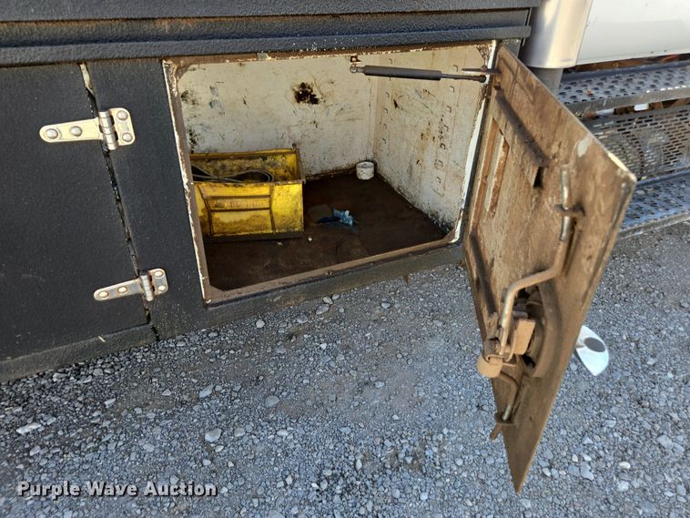 image for item DW1834 2011 Ford F750 Super Duty XL utility / service truck