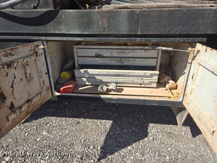 image for item DW1834 2011 Ford F750 Super Duty XL utility / service truck