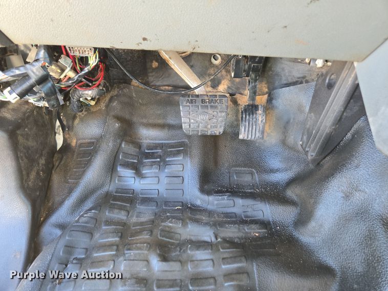 image for item DW1834 2011 Ford F750 Super Duty XL utility / service truck