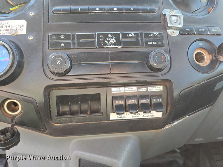 image for item DW1834 2011 Ford F750 Super Duty XL utility / service truck